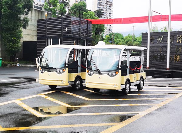 貴州仁懷某酒企業(yè)交付現(xiàn)場(chǎng)--8座72電動(dòng)觀(guān)光車(chē)